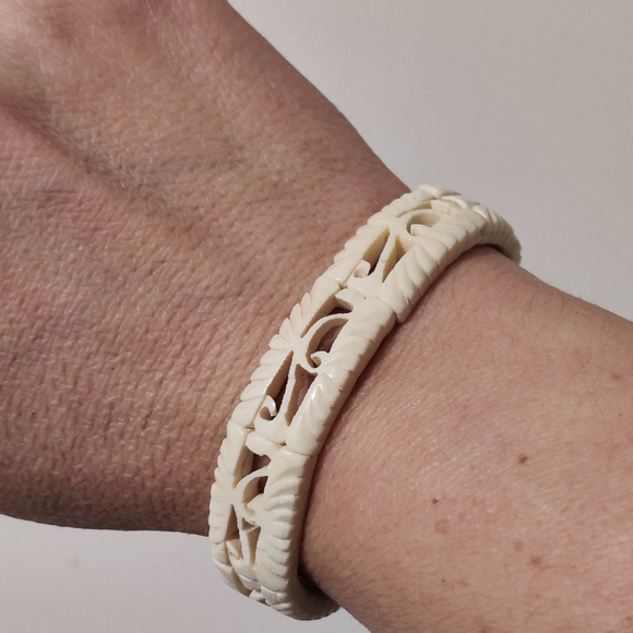 Vintage Carved Bone Bracelet and Earrings - Picture 2 of 15